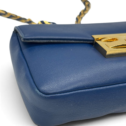 Borsa a tracolla Borse Vintage Fendi in pelle blu con chiusura metallica dorata e tracolla a catena intrecciata
