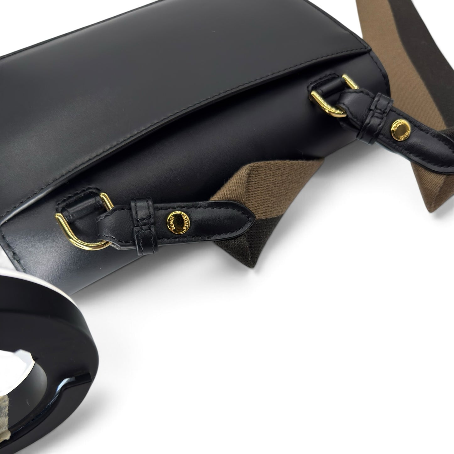 Borsa a tracolla Borse Vintage Fendi in pelle nera liscia con tracolla in tessuto a contrasto e dettagli dorati