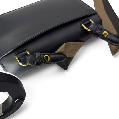 Borsa a tracolla Borse Vintage Fendi in pelle nera liscia con tracolla in tessuto a contrasto e dettagli dorati
