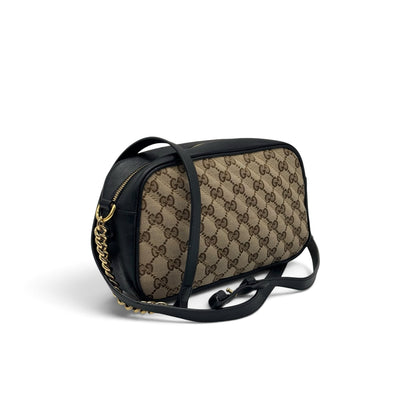 Borsa a tracolla Borse Vintage Gucci Marmont in tela GG Supreme e pelle nera con dettagli in metallo dorato.