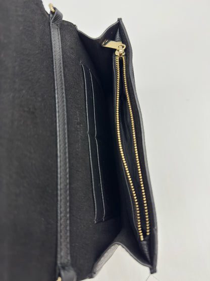 Interno della borsa a tracolla Borse Vintage in pelle nera con scomparti organizzati e tasca con zip dorata