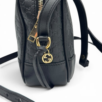 Borsa a tracolla Borse Vintage in pelle nera con motivo GG impresso, dettagli in metallo dorato e charm con logo.
