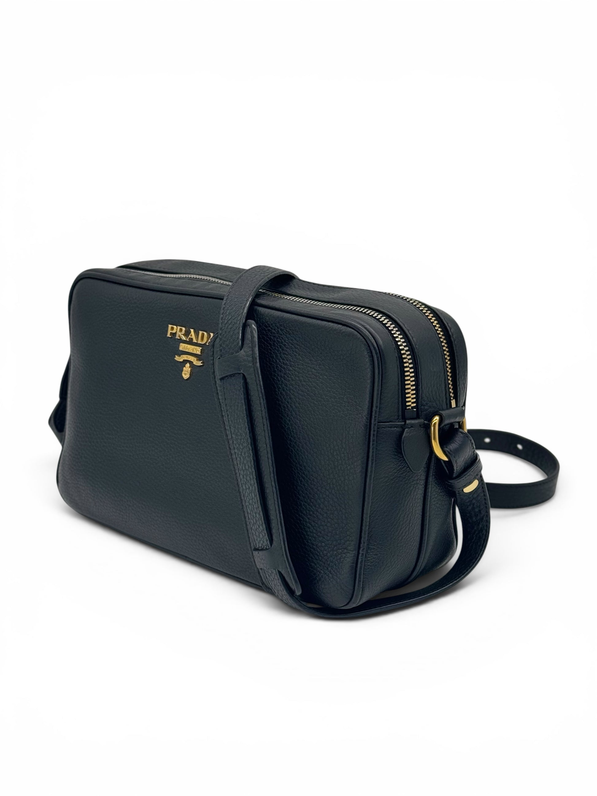 Borsa a tracolla Borse Vintage Prada in pelle nera martellata con logo dorato e chiusura a zip