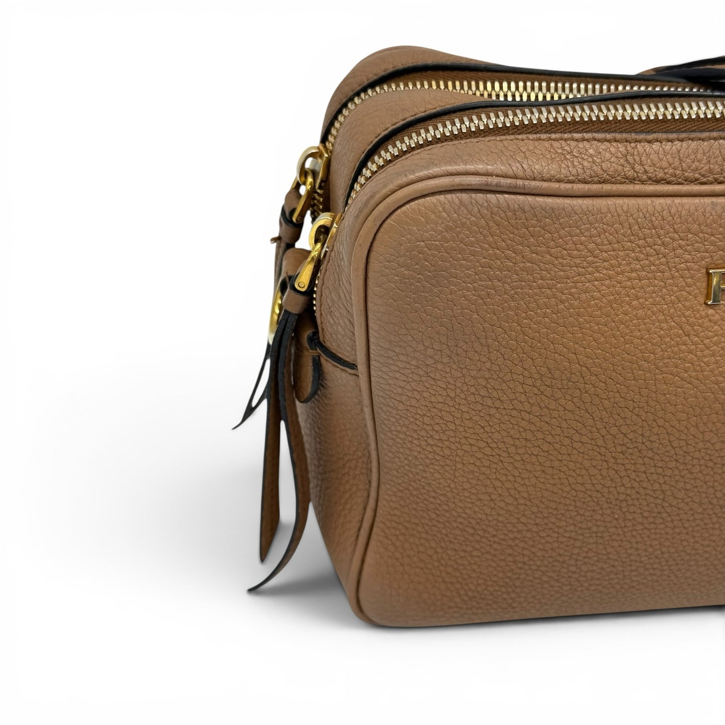 Borsa a tracolla Borse Vintage Prada in pelle martellata marrone con dettagli e chiusure zip in metallo dorato