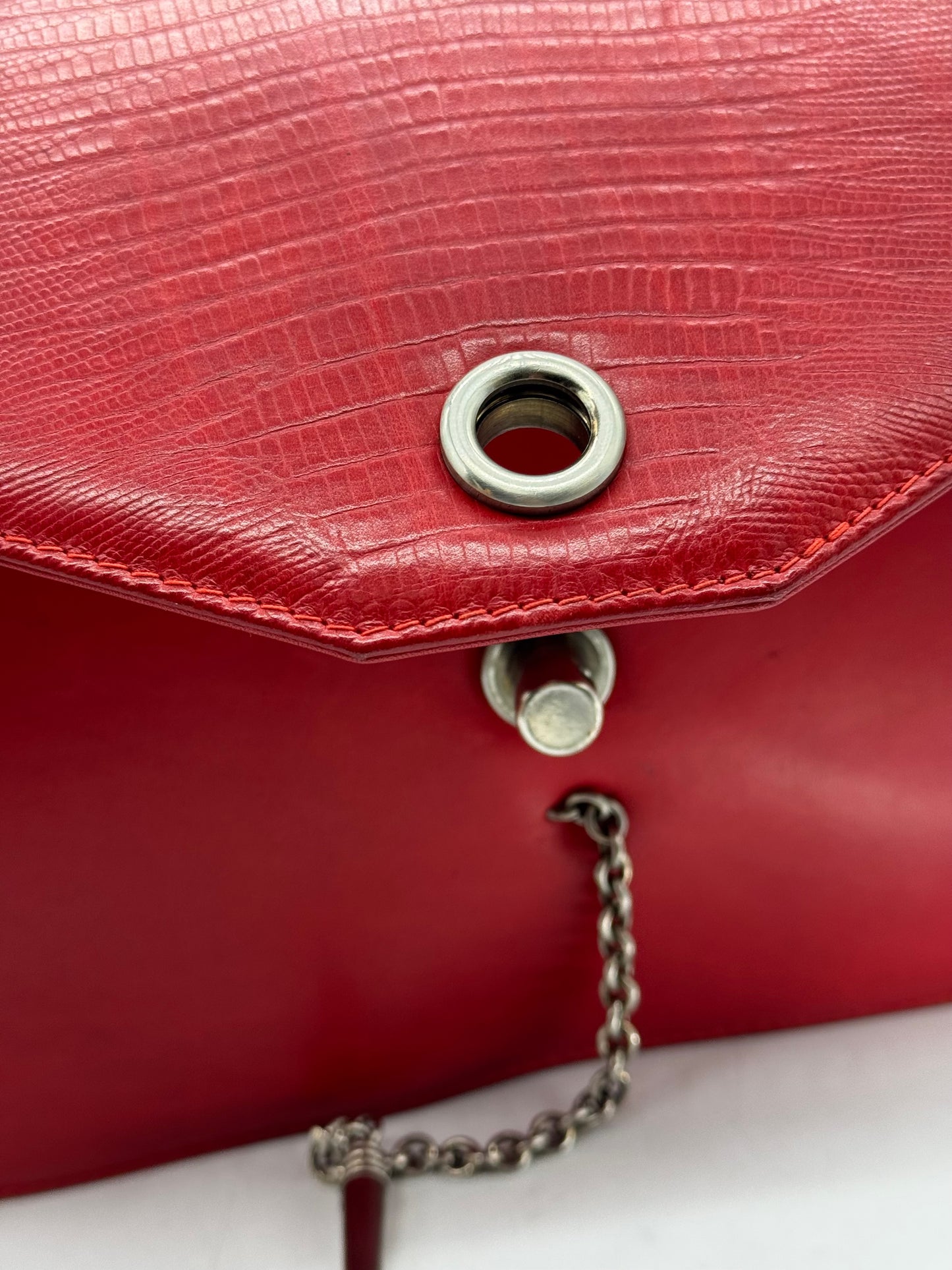 Borsa a tracolla Borse Vintage Gianni Versace in pelle rossa con texture effetto lucertola e chiusura con catenella