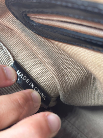 Etichetta interna Made in China all'interno della borsa a mano Burberry di Borse Vintage con fodera in tessuto beige