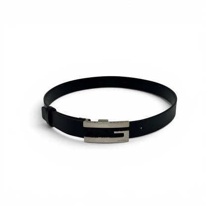 Cintura Borse Vintage Gucci in pelle nera con fibbia geometrica in metallo argentato e logo inciso