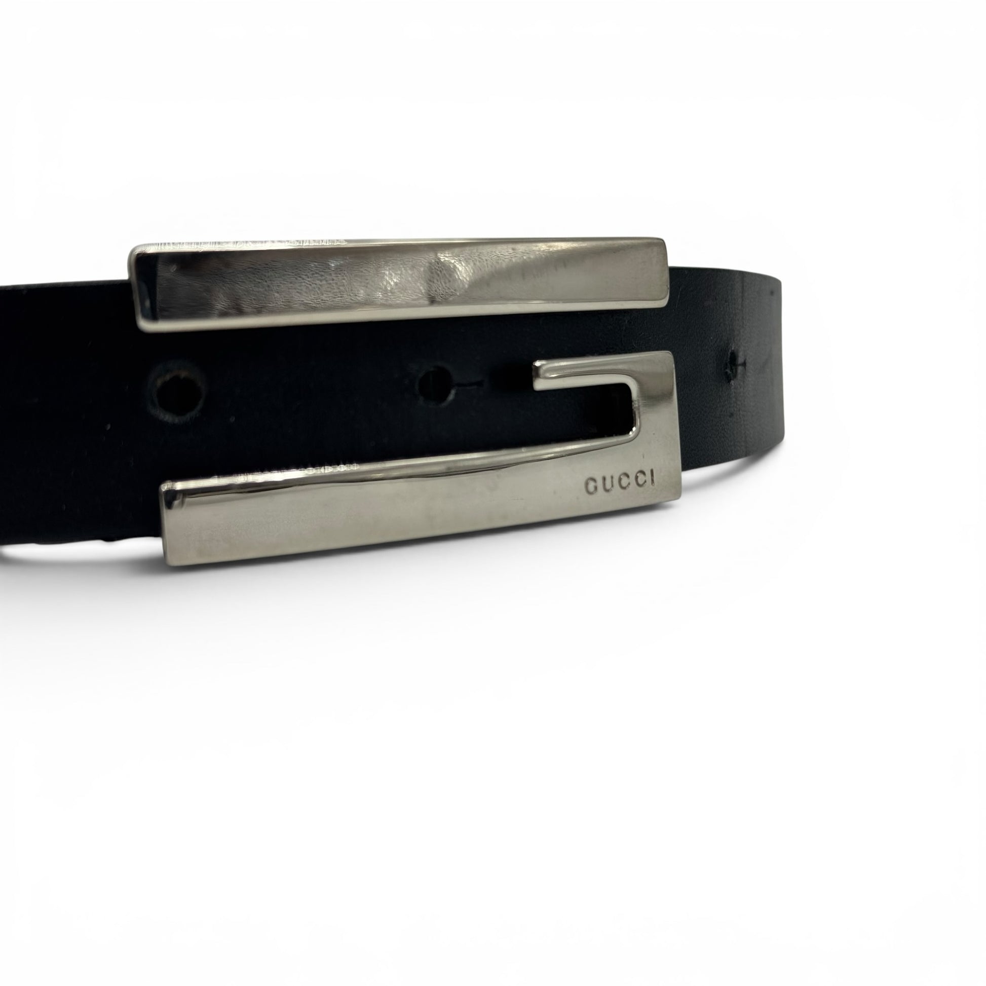 Cintura Borse Vintage Gucci in pelle nera con fibbia geometrica in metallo argentato e logo inciso