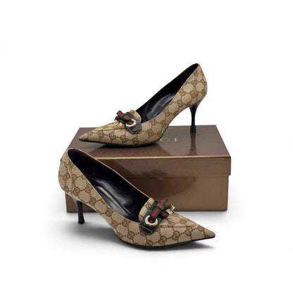 Décolleté Borse Vintage Gucci in tela GG Supreme beige con morsetto, nastro Web e tacco a stiletto su scatola