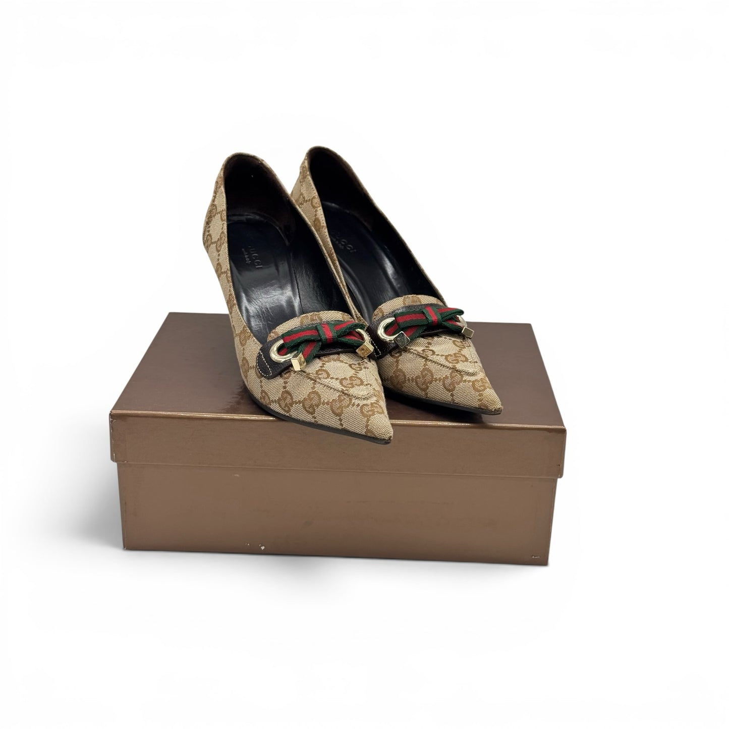 Décolleté Borse Vintage Gucci in tela GG Supreme beige con morsetto, nastro Web e tacco a spillo su scatola marrone