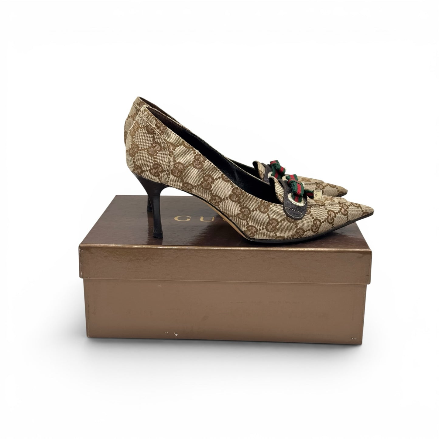 Décolleté Borse Vintage Gucci in tela GG Supreme beige con tacco a stiletto, morsetto frontale e nastro Web su scatola