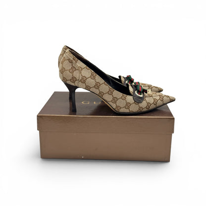 Décolleté Borse Vintage Gucci in tela GG Supreme beige con tacco a stiletto, morsetto frontale e nastro Web su scatola