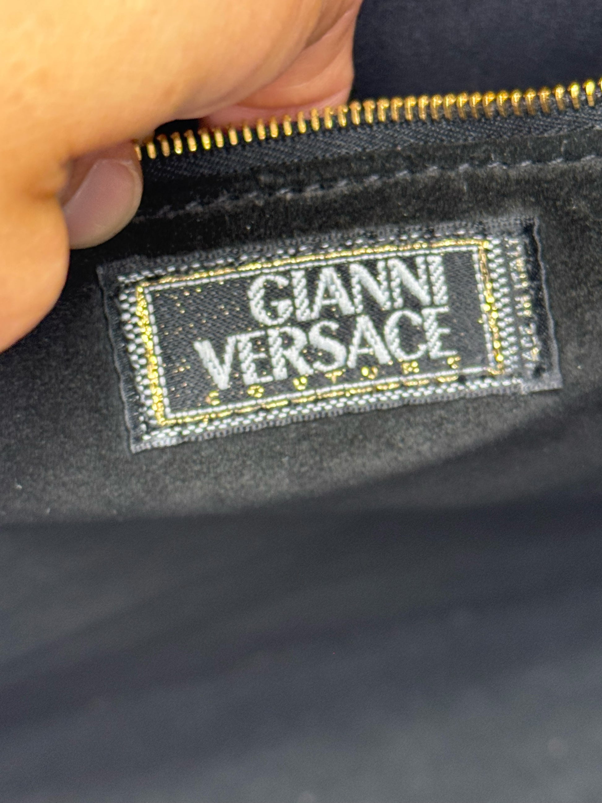 Etichetta interna in tessuto con logo Borse Vintage Gianni Versace Couture su fodera in camoscio nero