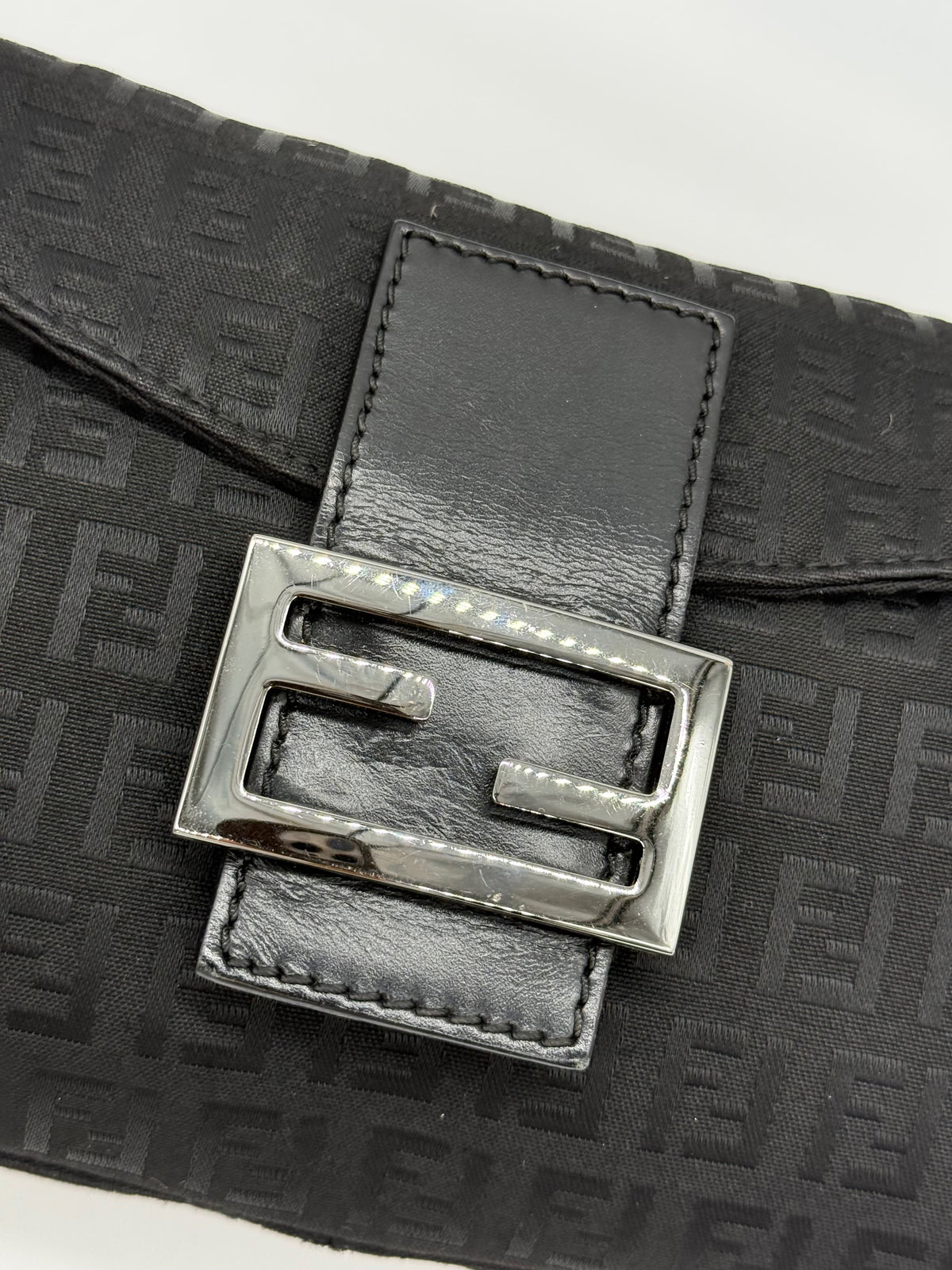 Borsa a spalla Borse Vintage FENDI Baguette nera in tessuto tecnico monogrammato con fibbia metallica logata