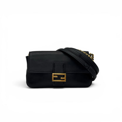Borsa a spalla Borse Vintage Fendi Baguette in pelle nera con iconica chiusura FF in metallo dorato e tracolla a catena