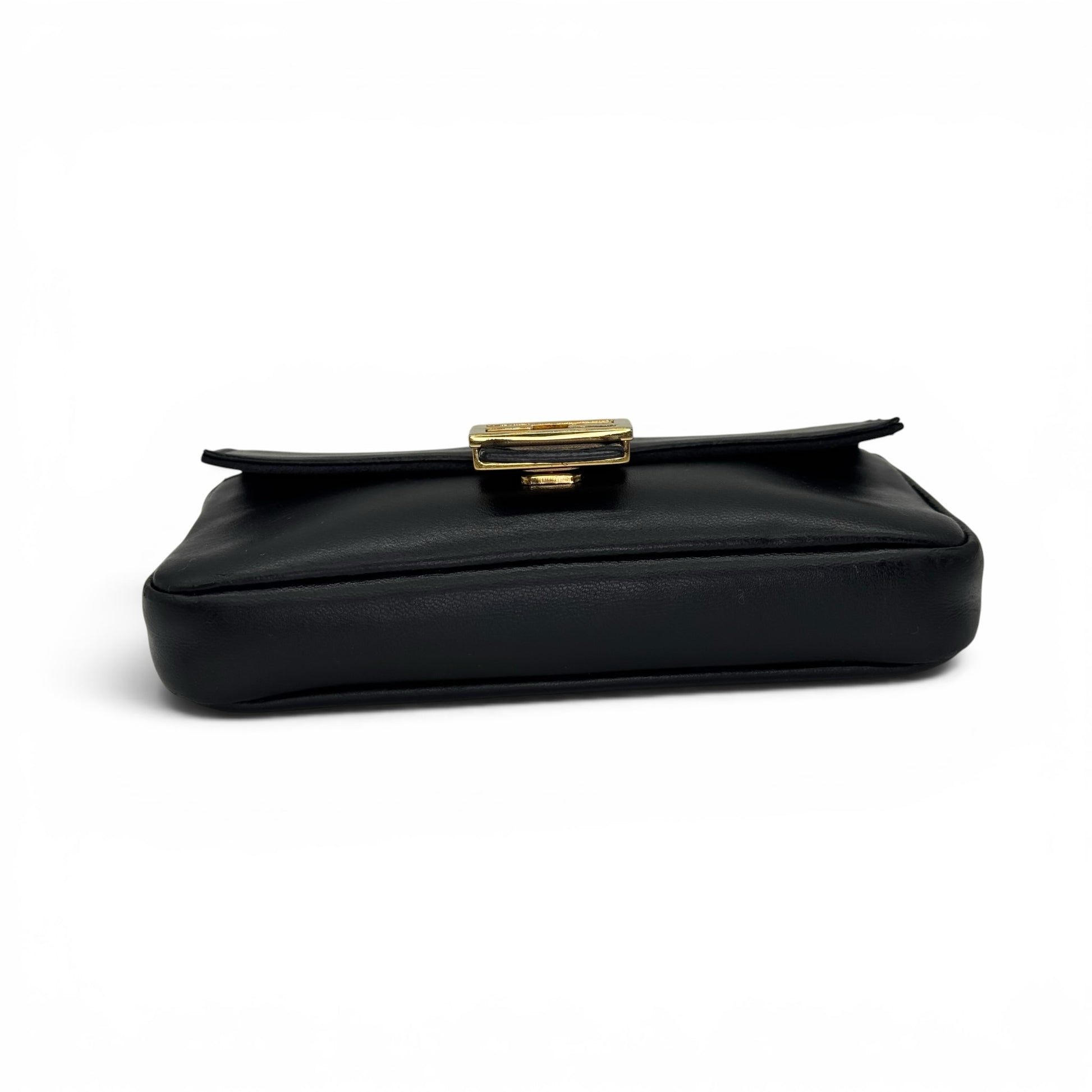 Borsa a spalla Borse Vintage Fendi Baguette in pelle nera con chiusura iconica FF in metallo dorato