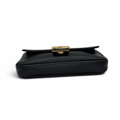 Borsa a spalla Borse Vintage Fendi Baguette in pelle nera con chiusura iconica FF in metallo dorato