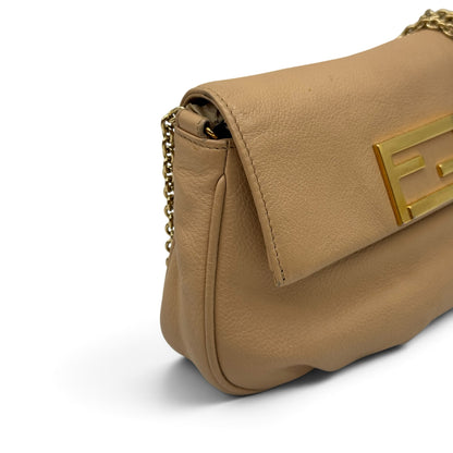 Borsa a spalla Borse Vintage Fendi in pelle color nude con logo dorato e tracolla a catena