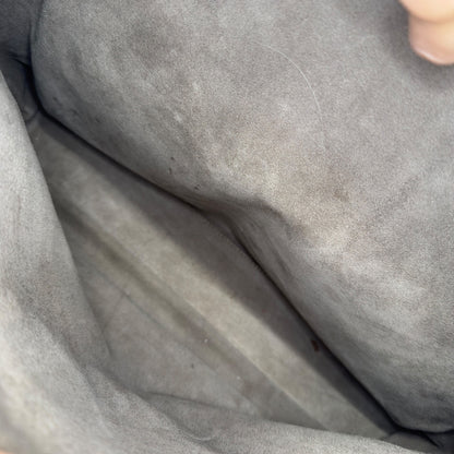 Interno in camoscio grigio della borsa Borse Vintage Fendi Peekaboo con fodera morbida e spaziosa