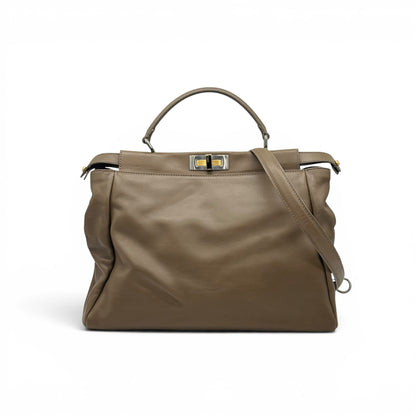 Borsa a mano FENDI Peekaboo Borse Vintage in pelle color tortora con chiusura a girello e tracolla rimovibile.