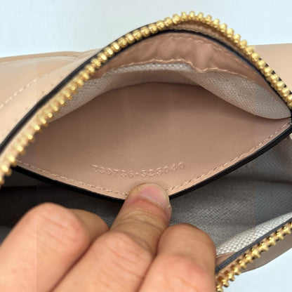 Interno della mini borsa a spalla Borse Vintage Gucci GG Matelassé in pelle beige con codice di autenticità visibile