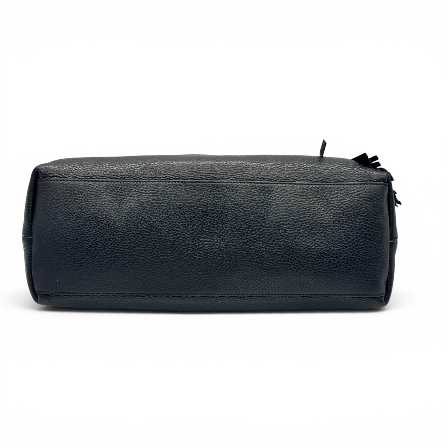 Base della borsa a spalla Borse Vintage Gucci in pelle nera martellata con dettaglio nappa laterale