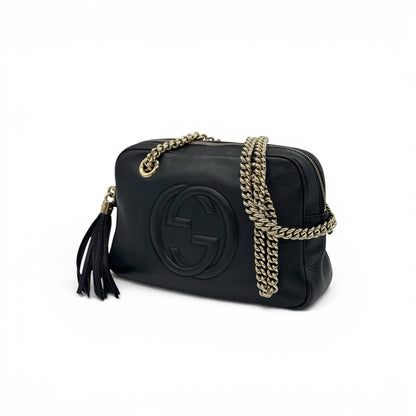 Borsa a spalla Borse Vintage Gucci in pelle nera martellata con logo GG, tracolla a catena oro e nappina decorativa.