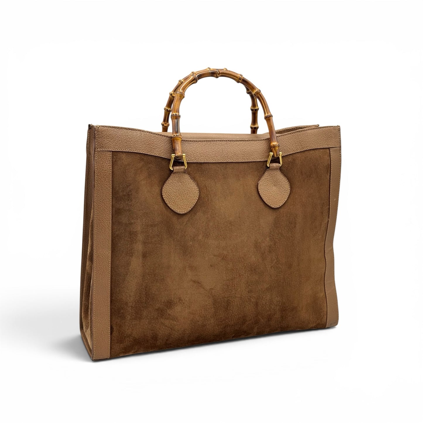Borsa tote Borse Vintage Gucci in pelle scamosciata marrone con iconici manici in bambù e dettagli in pelle martellata.