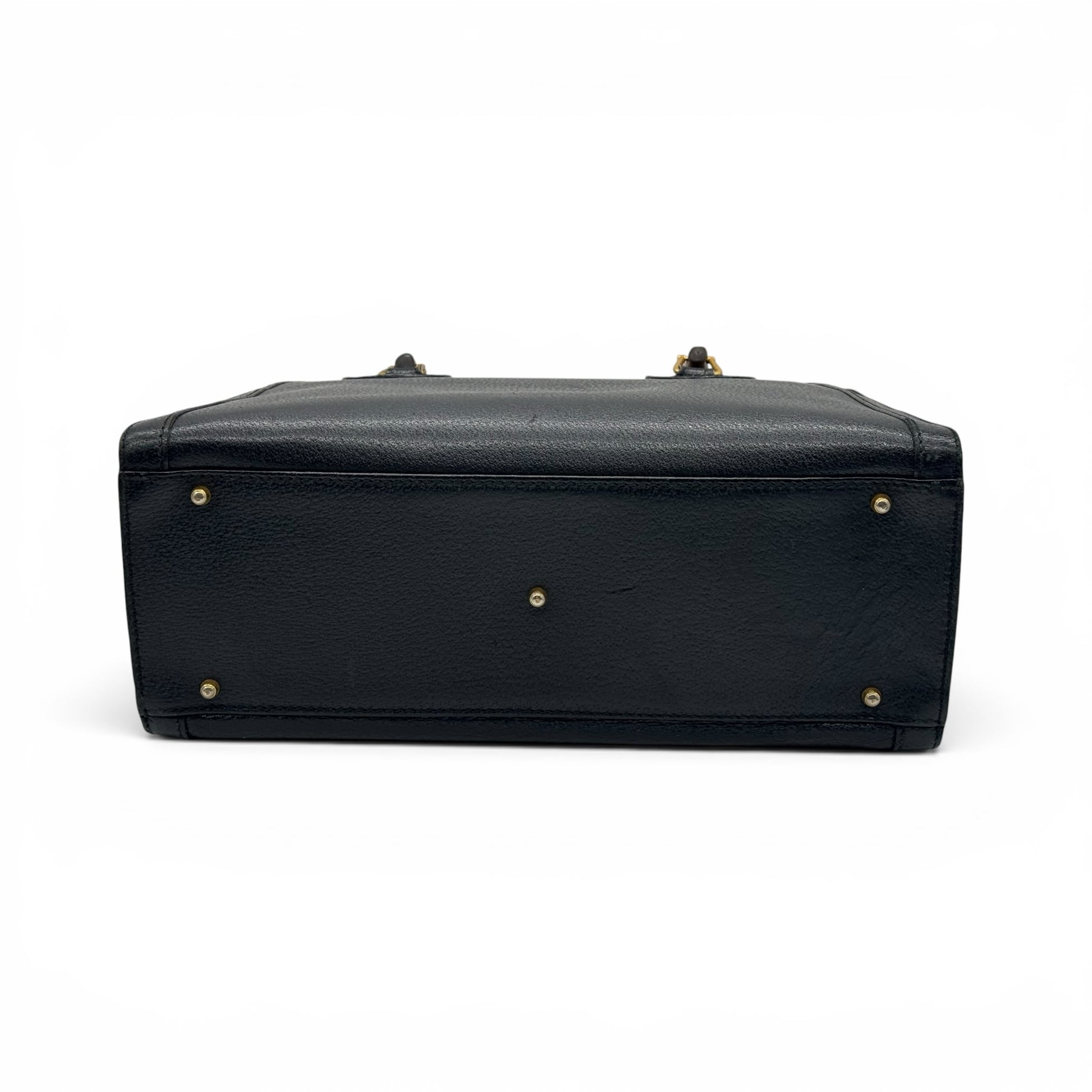 Base della borsa tote Borse Vintage Gucci in pelle nera granulata con piedini protettivi dorati