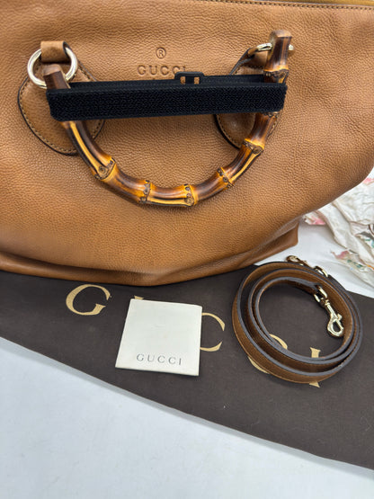 Borsa tote Borse Vintage Gucci in pelle martellata color cuoio con iconico manico in bambù e tracolla rimovibile