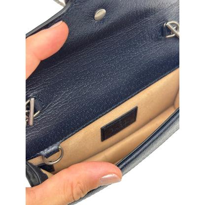 Interno della borsa a tracolla Borse Vintage Gucci Dionysus in pelle blu con fodera beige e logo impresso