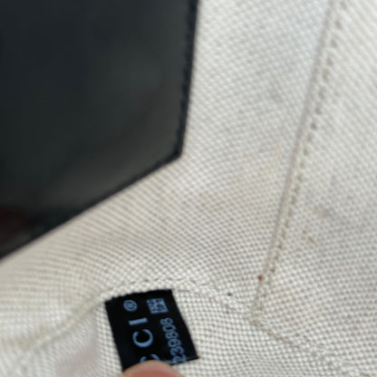 Etichetta interna con logo Gucci e codice di autenticità all'interno della borsa Borse Vintage in pelle matelassé
