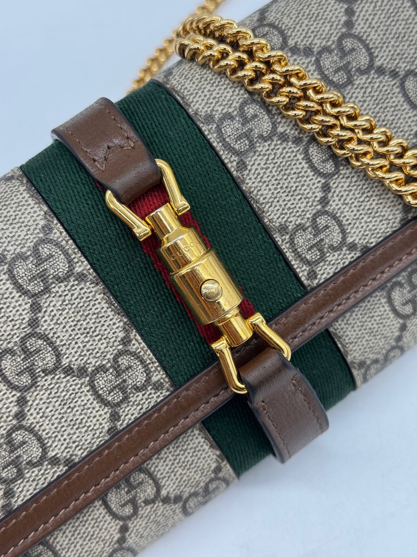 Borsa a tracolla Borse Vintage Gucci Jackie in tela GG Supreme con nastro Web, finiture in pelle e catena dorata