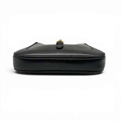 Borsa a spalla Borse Vintage Gucci Jackie 1961 in pelle nera liscia con chiusura a pistone dorata vista dal basso