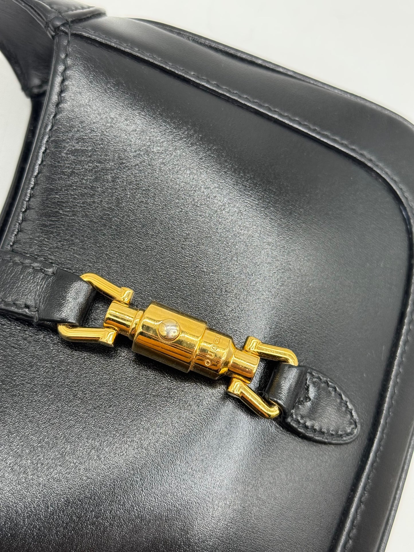 Borsa a spalla Borse Vintage Gucci Jackie 1961 in pelle nera con iconica chiusura a pistone in metallo dorato