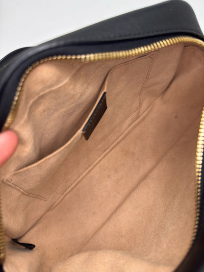Interno della borsa Borse Vintage Gucci Marmont con fodera effetto camoscio beige e tasca interna