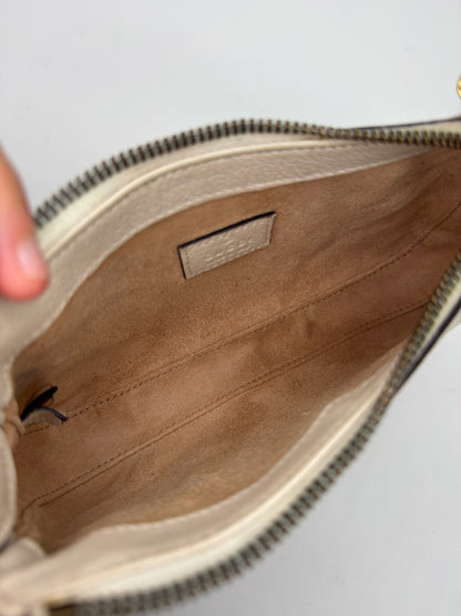 Interno in camoscio marrone della borsa a spalla Borse Vintage Gucci Ophidia in pelle avorio con etichetta logo