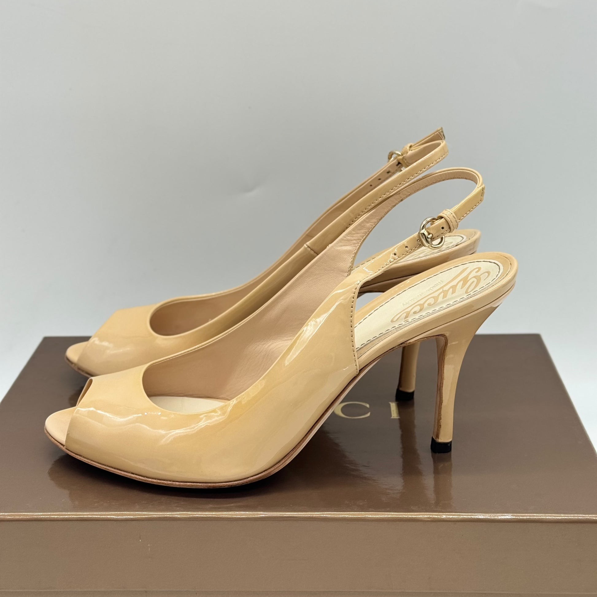 Décolleté slingback Borse Vintage Gucci in vernice nude con apertura peep-toe e tacco a spillo su scatola originale