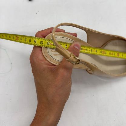 Dettaglio della misura della soletta interna di una décolleté slingback Borse Vintage Gucci in vernice color nude
