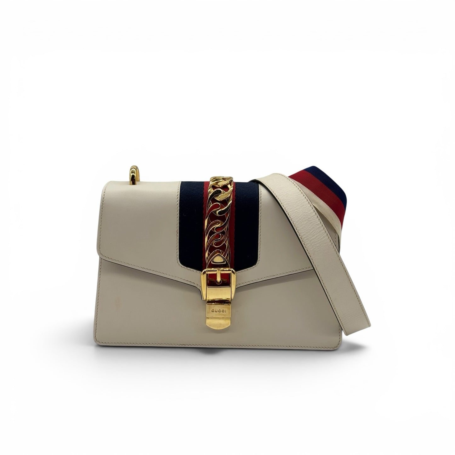 Borsa a tracolla Borse Vintage Gucci Sylvie in pelle bianca con nastro Web blu e rosso e dettagli in metallo dorato.