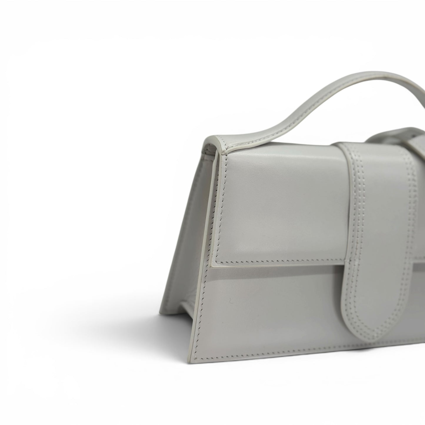 Borsa a tracolla Borse Vintage Jacquemus in pelle grigio chiaro con manico rigido e design geometrico strutturato