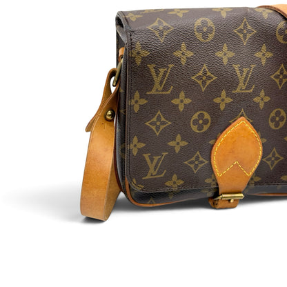 Borsa a tracolla Borse Vintage Louis Vuitton in tela Monogram con dettagli in pelle naturale e chiusura a fibbia