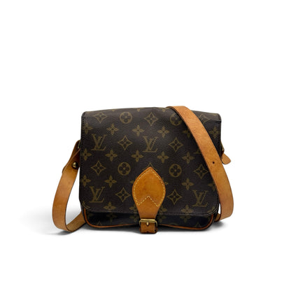 Borsa a tracolla Borse Vintage Louis Vuitton in tela Monogram con dettagli in pelle naturale e chiusura a fibbia