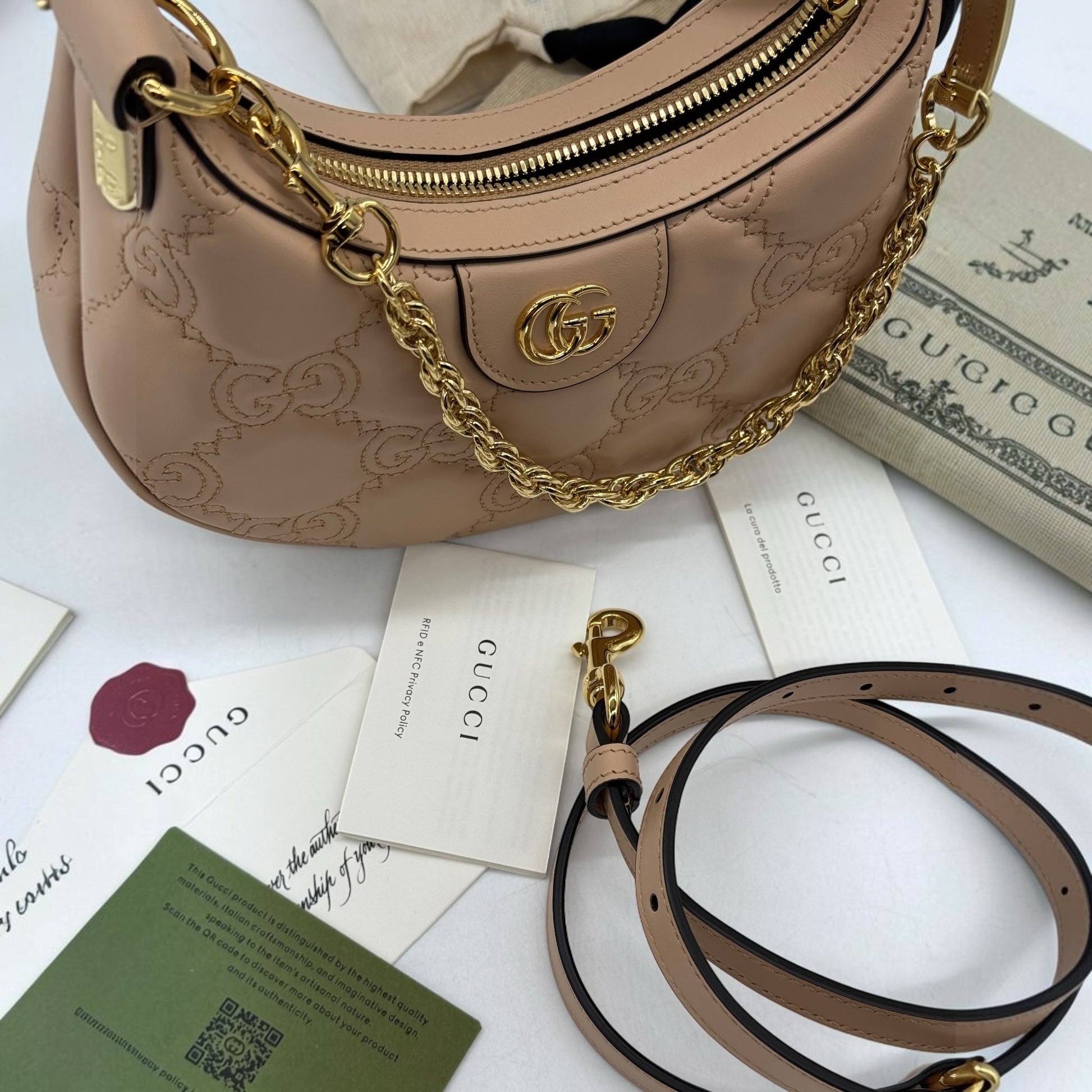 Mini borsa a spalla Borse Vintage Gucci GG Matelassé in pelle beige con catena dorata e tracolla rimovibile