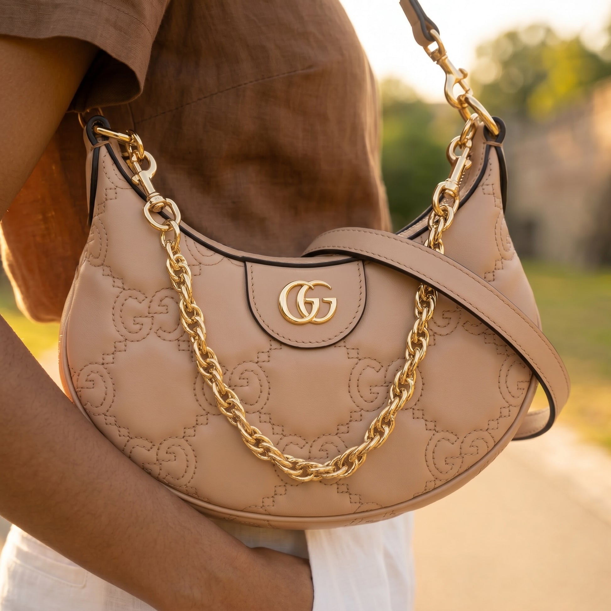 Mini borsa a spalla Borse Vintage Gucci GG Matelassé in pelle beige con logo dorato e catena decorativa