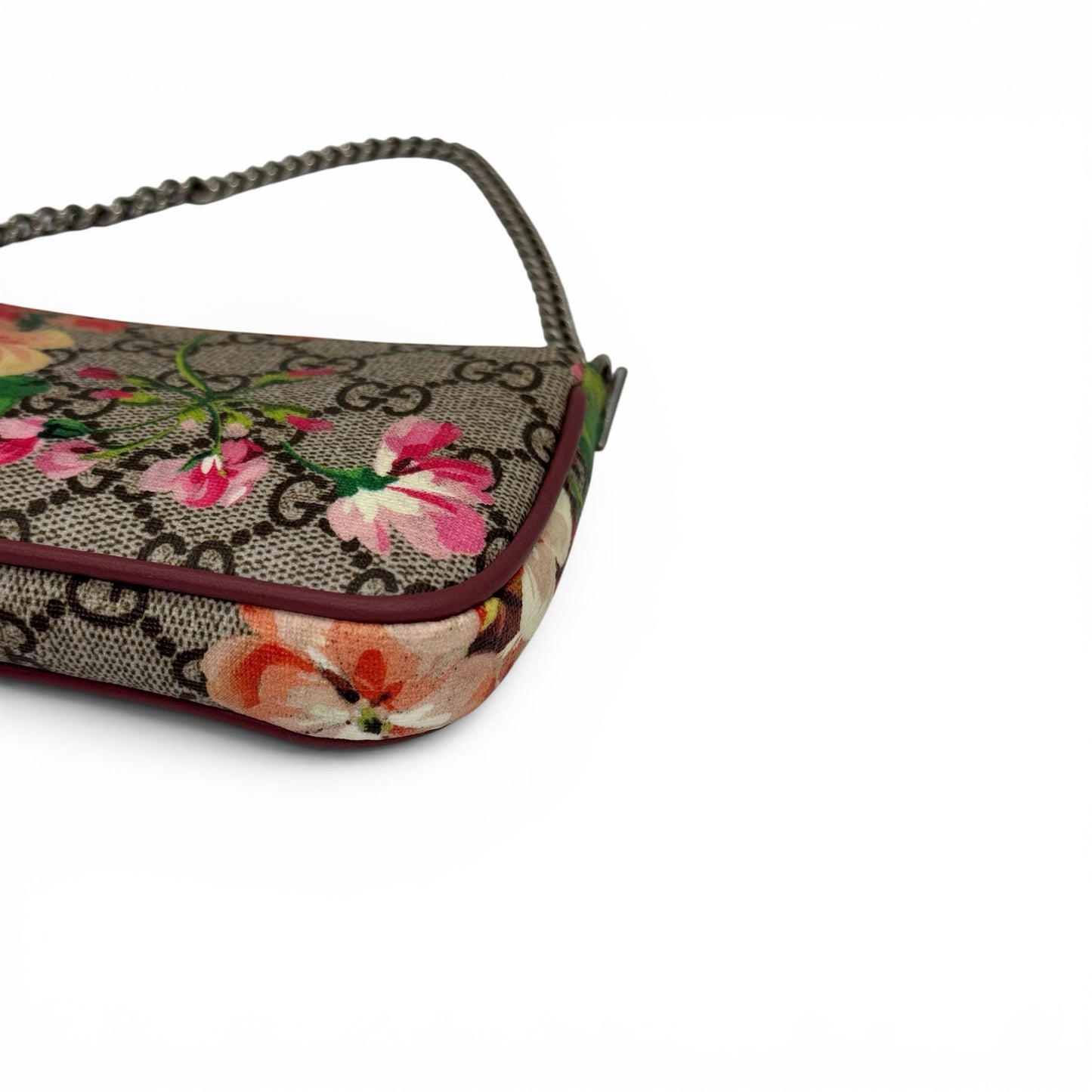 Pochette Borse Vintage Gucci in tela GG Supreme con stampa floreale e tracolla a catena, dettagli in pelle bordeaux.
