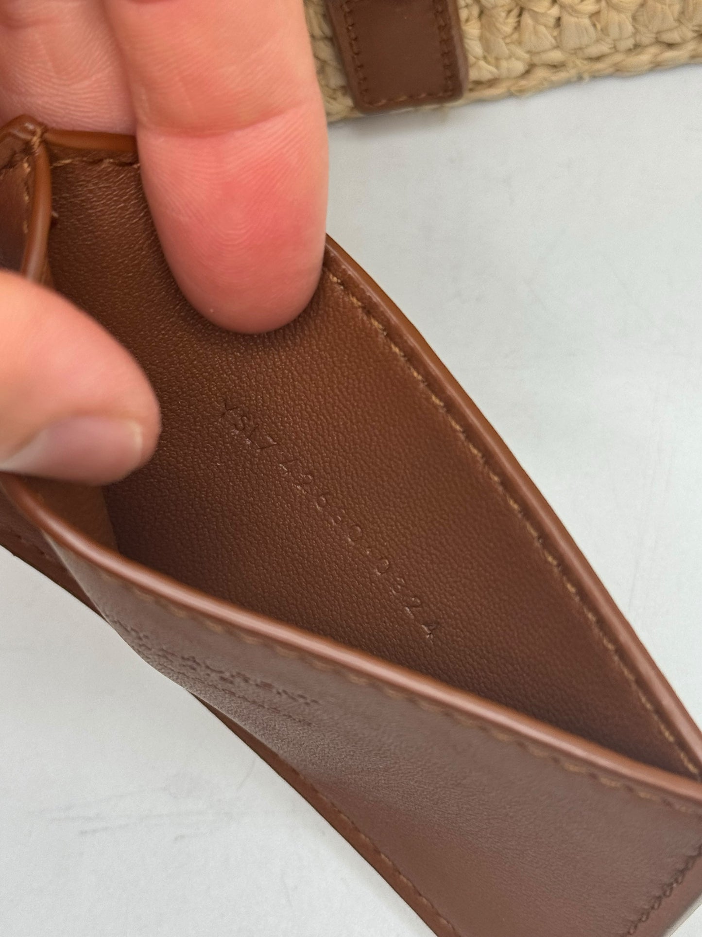 Interno della pochette in pelle marrone Borse Vintage con codice di autenticità impresso