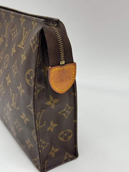 Pochette Toilette Louis Vuitton in tela Monogram marrone con chiusura a zip e dettaglio in pelle Borse Vintage