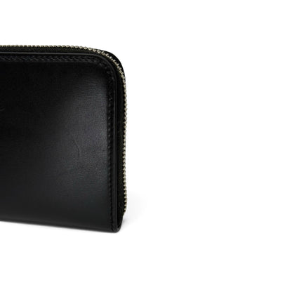 Portafoglio lungo Borse Vintage in pelle nera con chiusura a zip, design minimalista ed elegante.