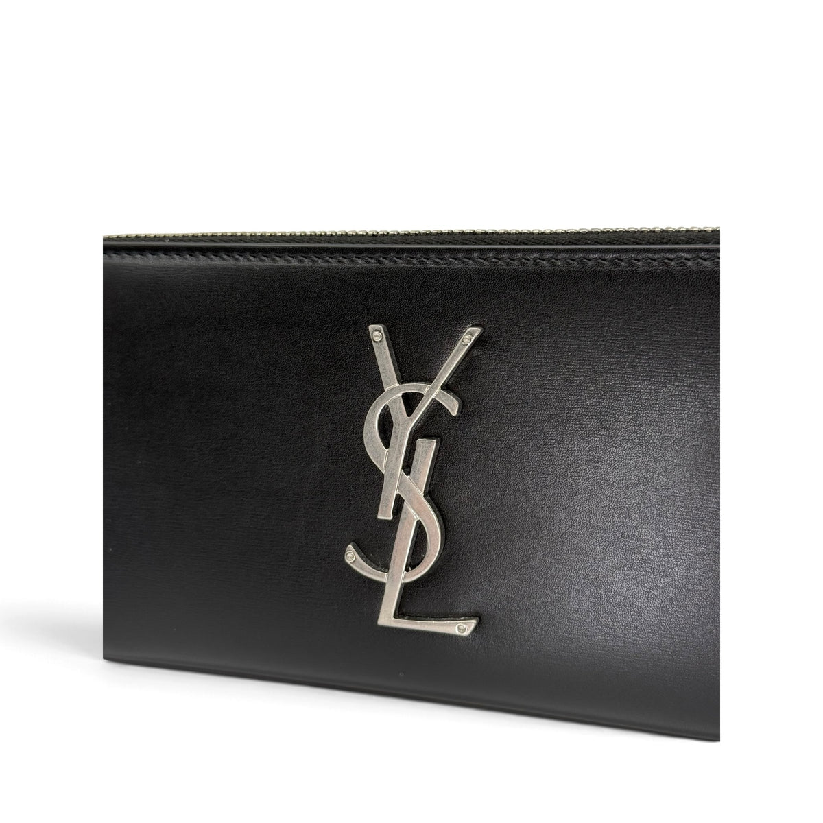 Portafoglio lungo Borse Vintage in pelle nera con logo metallico argento Saint Laurent e chiusura a zip